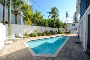 Canal 309 - Right in Siesta Key Village!